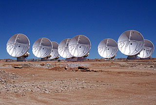 Array-type radio telescope: photo ALMA (ESO/NAOJ/NRAO).